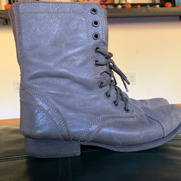 Steve Madden Troopa Boots - Picture 2 of 4